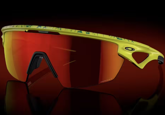 Meta Teams Up with Prada and Other Luxury Brands to Launch Next-Generation Smart Glasses with AI Technology Boosting Fashion Trends